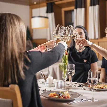 Kinder- & Gletscherhotel Hintertuxerhof Hotel Tux