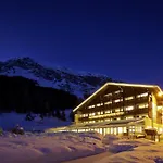 호텔 Kinder- & Gletscherhotel Hintertuxerhof 4*