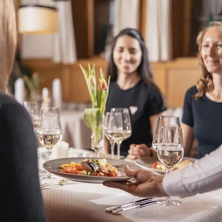 Kinder- & Gletscherhotel Hintertuxerhof 4* Tux